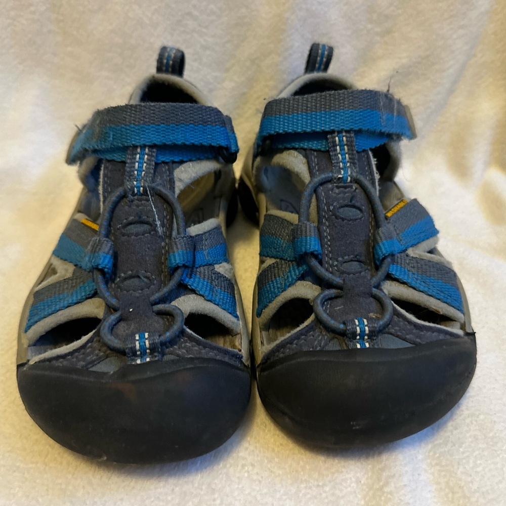 Keen - Youth Sandals size 10